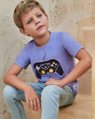 Pro všechny milovníky hraní her🎮 tričko z nové letní kolekce španělské značky Mayoral právě teď na našem e-shopu a od...